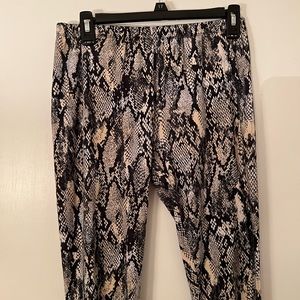 Snake skin patterned leggings